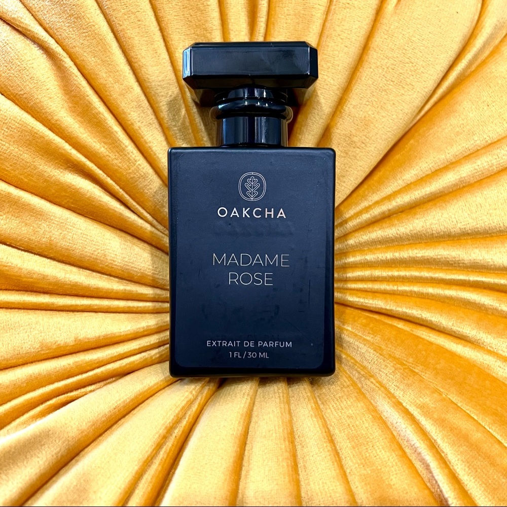 Oakcha Madame Rose